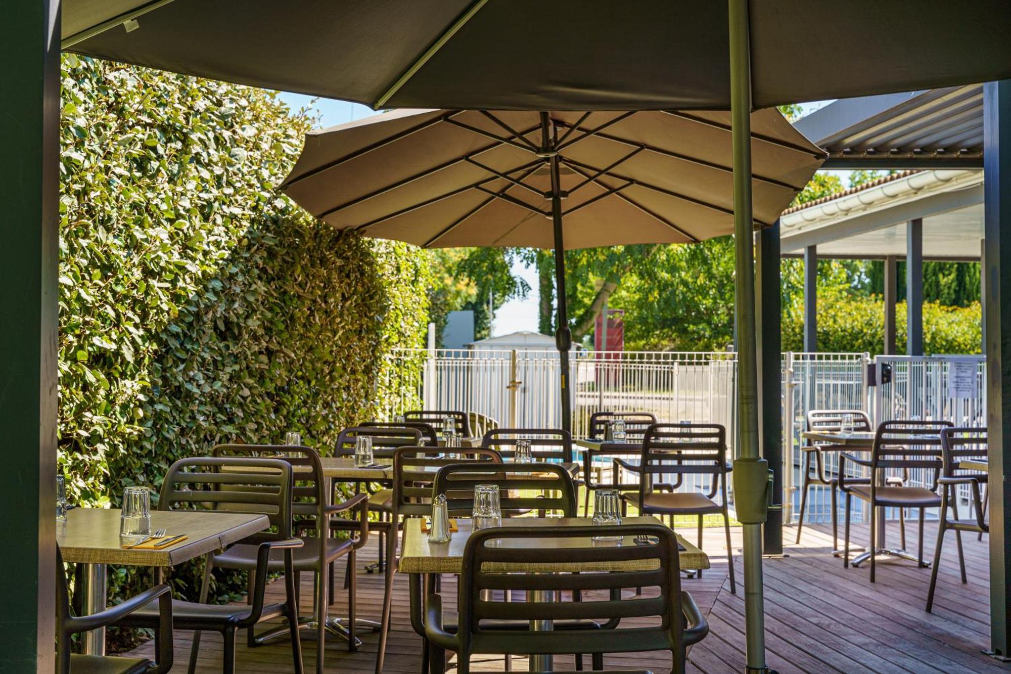 Brit Hotel Confort Manosque Cadarache Exterior photo